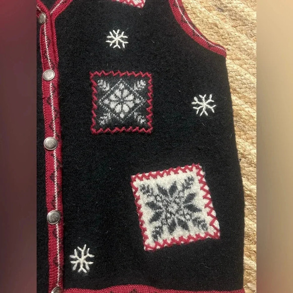 Vintage Woolrich Women's Embroidered Snowflake Sweater Vest,Size Small - Picture 3 of 8